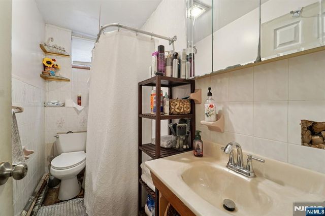 6 4th Street, Passaic, NJ 07055