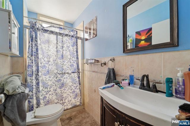 6 4th Street, Passaic, NJ 07055