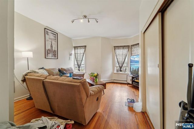 6 4th Street, Passaic, NJ 07055