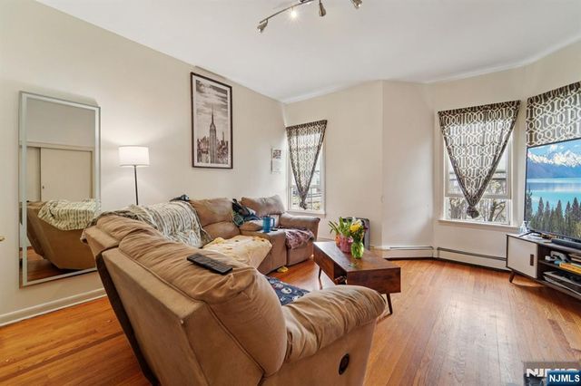 6 4th Street, Passaic, NJ 07055