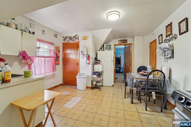 6 4th Street, Passaic, NJ 07055