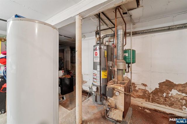 6 4th Street, Passaic, NJ 07055