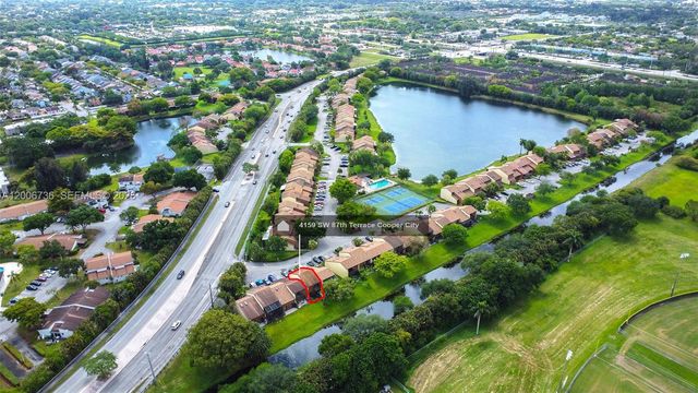 4159 SW 87th Ter, Davie, FL 33328