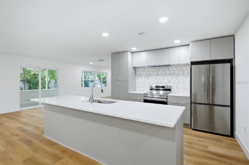Image 6 of property listing at 4803 21ST AVENUE W, Bradenton, FL 34209