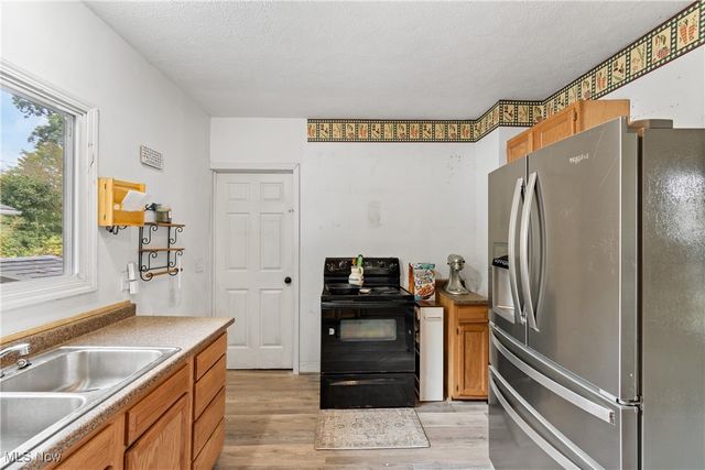 38 Walnut Court, Mogadore, OH 44260