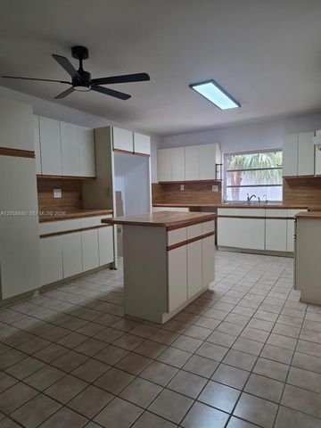 8404 SW 102nd Pl, Miami, FL 33173
