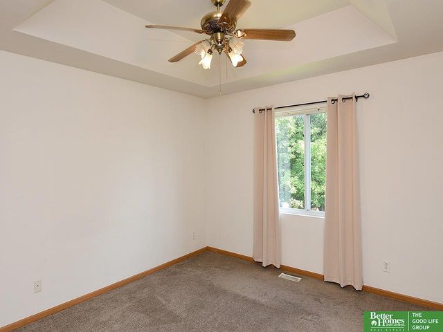 15804 Cottonwood Avenue, Omaha, NE 68136