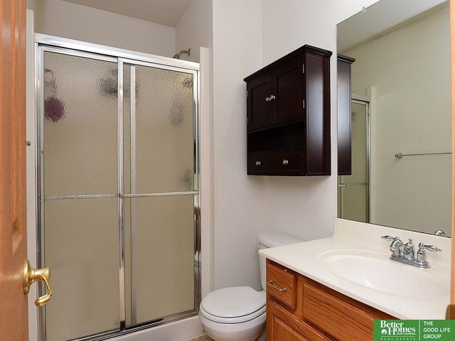 15804 Cottonwood Avenue, Omaha, NE 68136