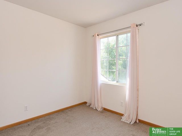 15804 Cottonwood Avenue, Omaha, NE 68136