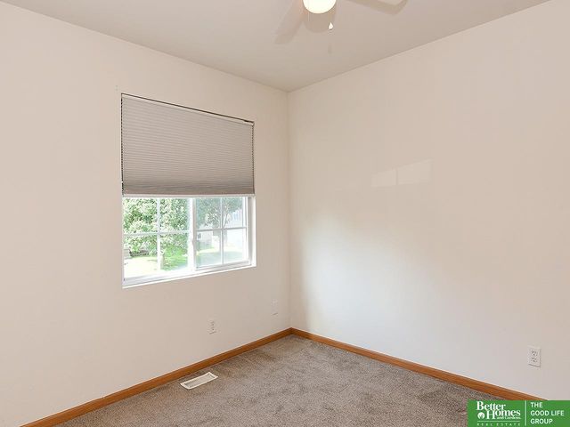 15804 Cottonwood Avenue, Omaha, NE 68136