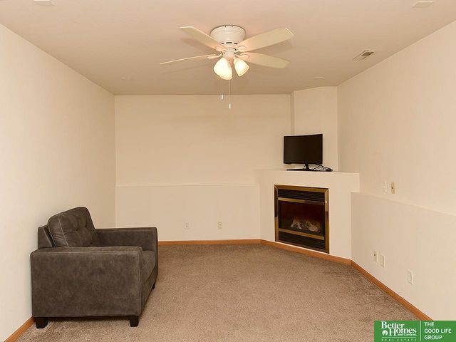 15804 Cottonwood Avenue, Omaha, NE 68136