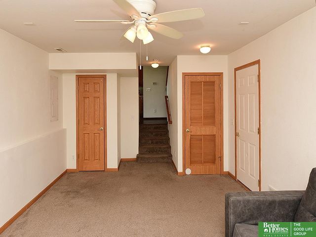 15804 Cottonwood Avenue, Omaha, NE 68136
