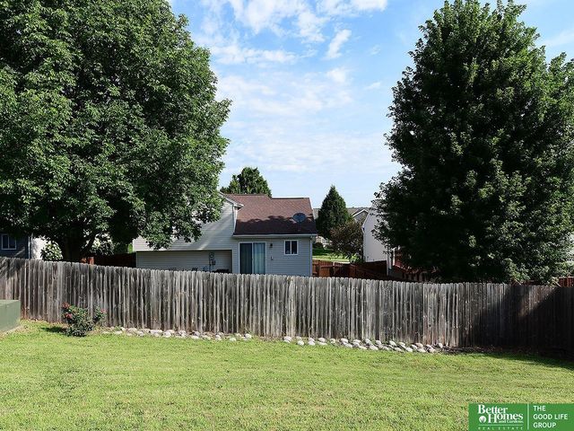15804 Cottonwood Avenue, Omaha, NE 68136