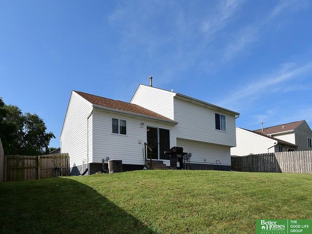 15804 Cottonwood Avenue, Omaha, NE 68136