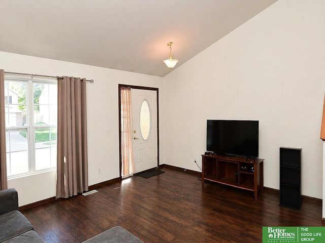 15804 Cottonwood Avenue, Omaha, NE 68136