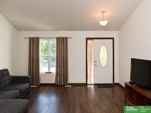15804 Cottonwood Avenue, Omaha, NE 68136