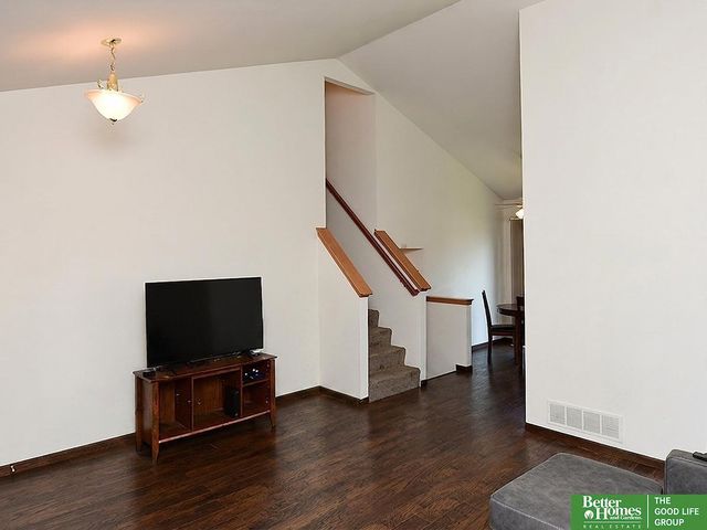 15804 Cottonwood Avenue, Omaha, NE 68136
