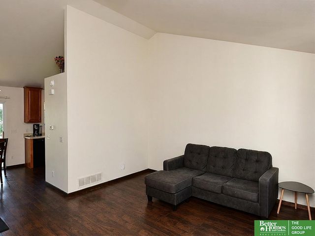 15804 Cottonwood Avenue, Omaha, NE 68136