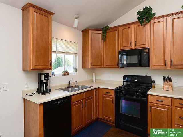 15804 Cottonwood Avenue, Omaha, NE 68136