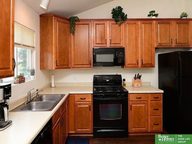 15804 Cottonwood Avenue, Omaha, NE 68136