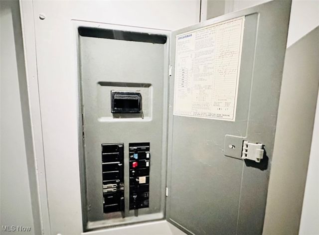 121 Yorktown Drive, Wintersville, OH 43953