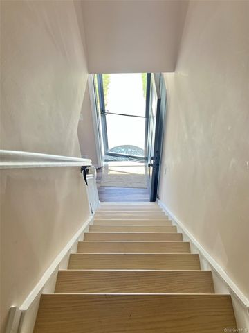 7 Mindy Lane, Westbury, NY 11590