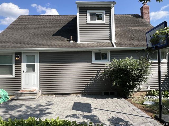 7 Mindy Lane, Westbury, NY 11590