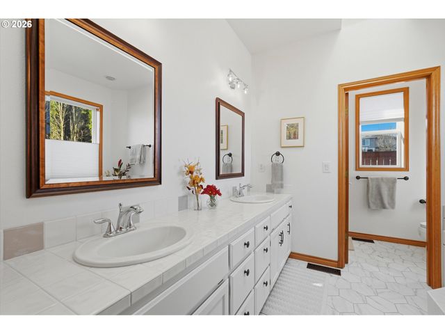 3857 Sw BRITTANY Dr, Gresham, OR 97080