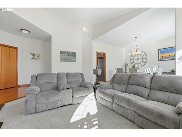 3857 Sw BRITTANY Dr, Gresham, OR 97080