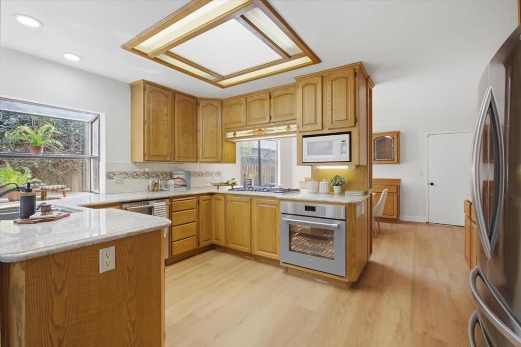 Image 11 of property listing at 452 Heatherbray Court, San Jose, CA 95136