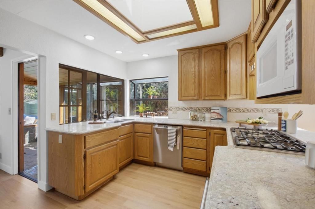 Image 12 of property listing at 452 Heatherbray Court, San Jose, CA 95136
