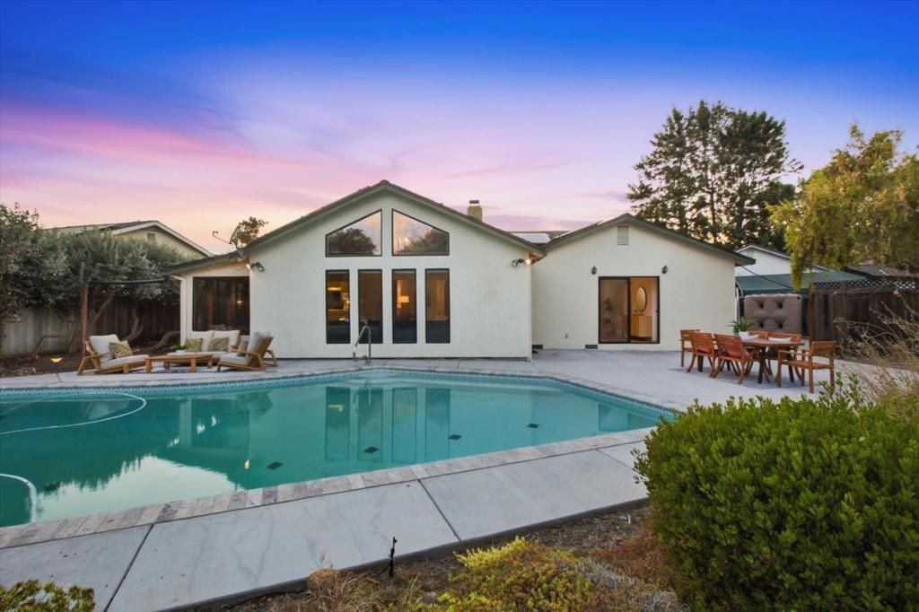 Image 2 of property listing at 452 Heatherbray Court, San Jose, CA 95136
