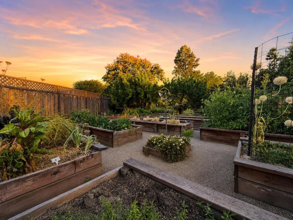 Image 4 of property listing at 452 Heatherbray Court, San Jose, CA 95136
