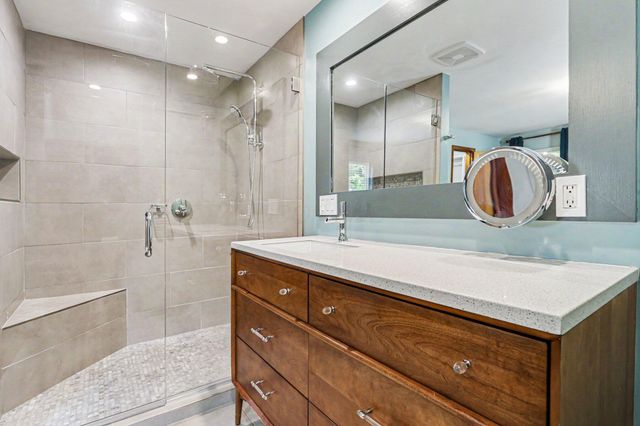 3140 Fishinger Road, Columbus, OH 43221