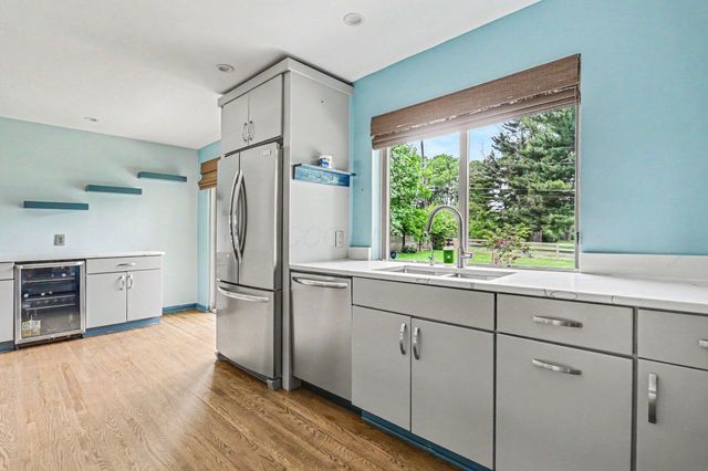 3140 Fishinger Road, Columbus, OH 43221