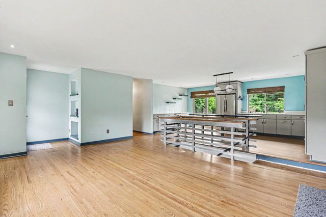 3140 Fishinger Road, Columbus, OH 43221