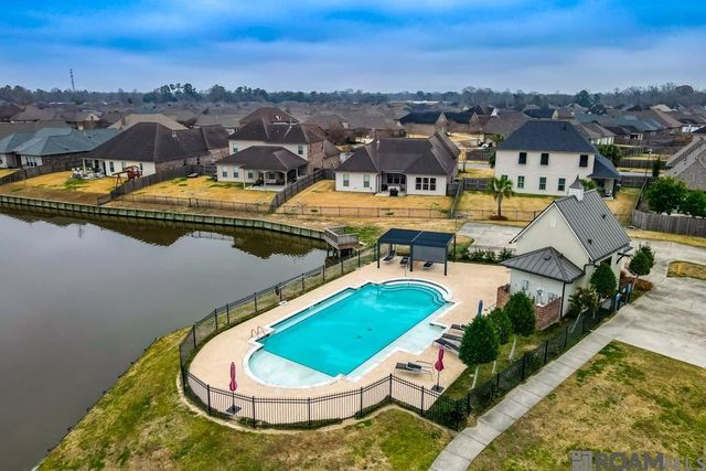 40444 Thomas Ave, Prairieville, LA 70769