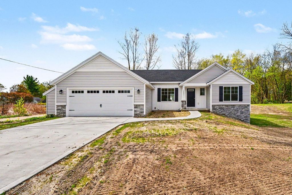 7466 N Amy School Road, Howard City, MI 49329