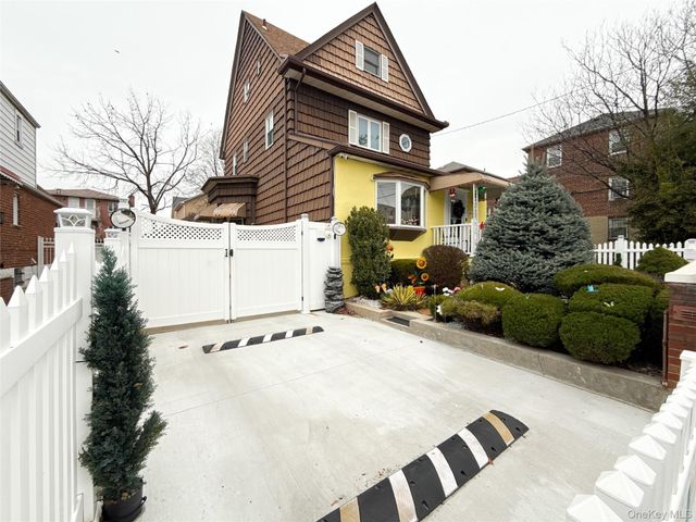13437 58th Road, Flushing, NY 11355