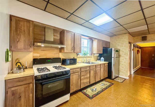 13437 58th Road, Flushing, NY 11355