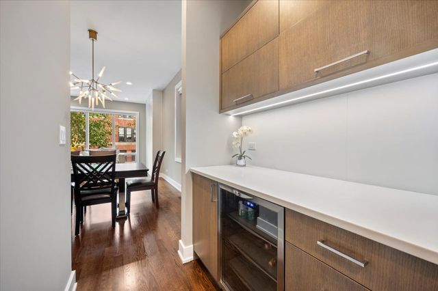 3330 N Clifton Avenue 1, Chicago, IL 60657