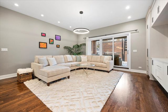 3330 N Clifton Avenue 1, Chicago, IL 60657