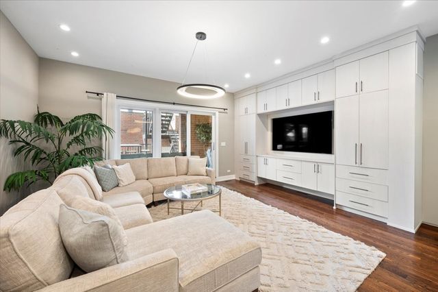 3330 N Clifton Avenue 1, Chicago, IL 60657