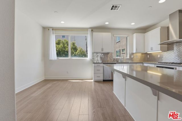 5118 Melrose Avenue, Los Angeles, CA 90038