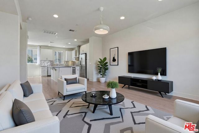 5118 Melrose Avenue, Los Angeles, CA 90038