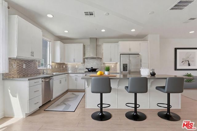 5118 Melrose Avenue, Los Angeles, CA 90038
