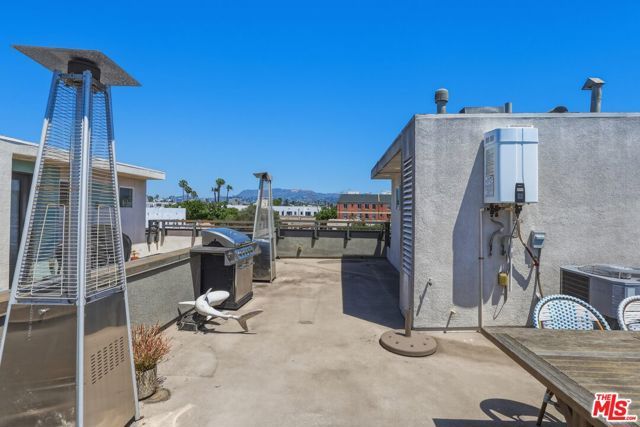 5118 Melrose Avenue, Los Angeles, CA 90038