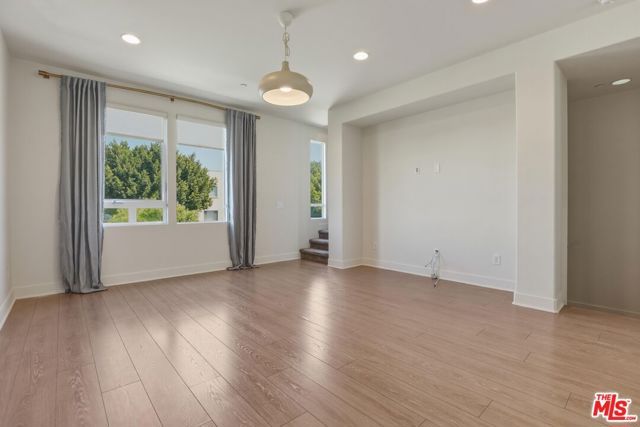 5118 Melrose Avenue, Los Angeles, CA 90038