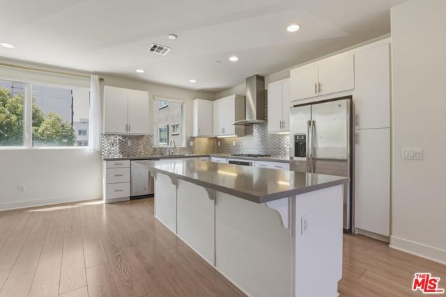 5118 Melrose Avenue, Los Angeles, CA 90038