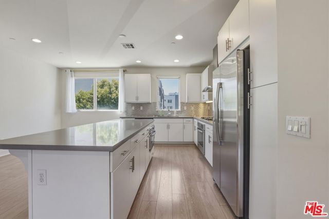 5118 Melrose Avenue, Los Angeles, CA 90038